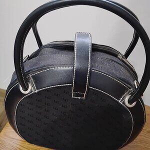 Travel beauty/jewelry case with strap to attach to luggage (LG)